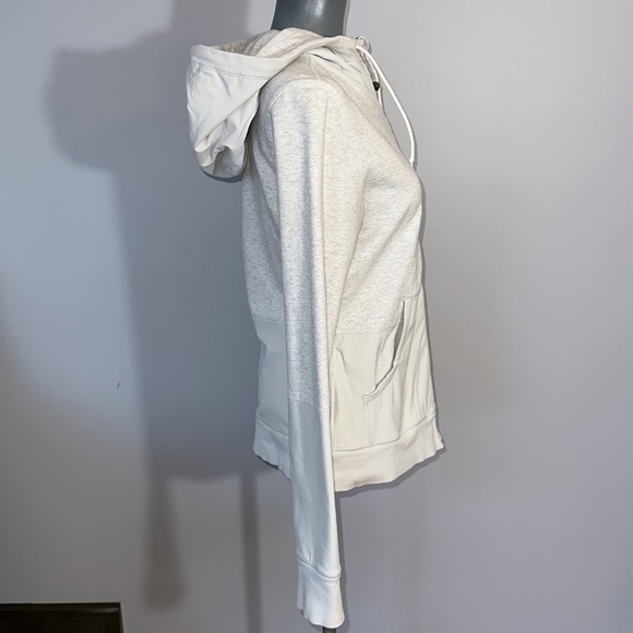 Lululemon Voyage Hoodie - Picture 6 of 16